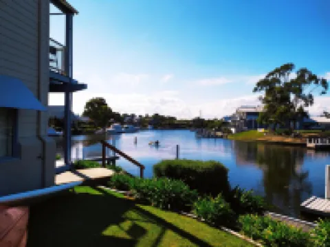 Captains Cove 1st Floor Spa Luxury Apartments - Free Netflix