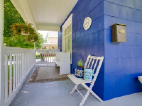 Fire Pit, BBQ & Yard: Family Home in Adrian Hotels in Adrian