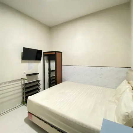 Modern Stay Near Roxy Mall Jember RedPartner