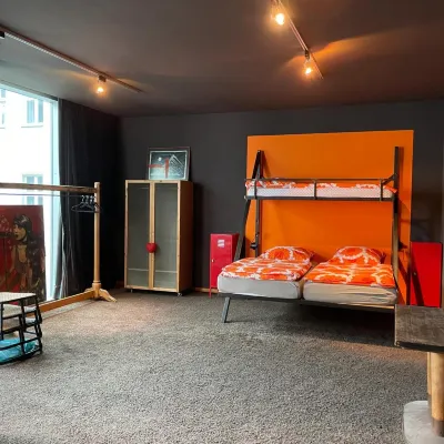 Heart of Gold Hostel & Capsules Berlin Отели рядом с достопримечательностью «Железнодорожный вокзал Гезундбруннен»