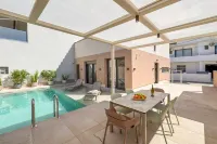 Orama Luxury Apartments - Homestays