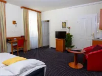 Suite Hotel 900 m Zur Oper Hotels near 04. Wieden