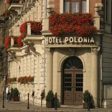 Hotel Polonia Отели рядом с достопримечательностью «Ворота Святого Флориана»