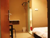 T Hotel タワウのホテル