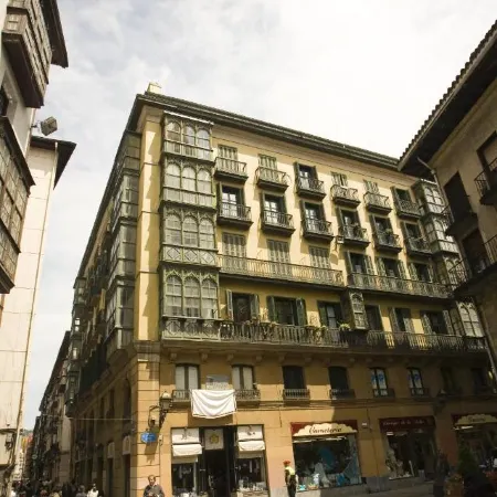 Roquefer Bilbao by Gaiarooms