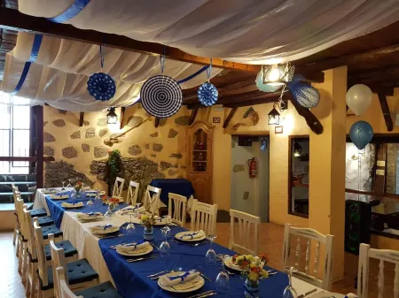 Fonda Central Отели рядом с достопримечательностью «Playa del Veril»