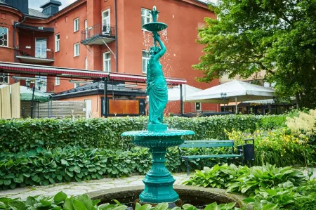 Hotel Bishops Arms Köping Отели в г. Кёпинг