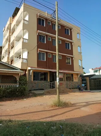 Golden Guest House- Miritini Отели рядом с Аэропорт Момбаса