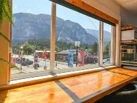 Crash Hotel Squamish