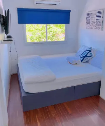 ห้องเตียงใหญ่ พร้อมห้องน้ำรวม