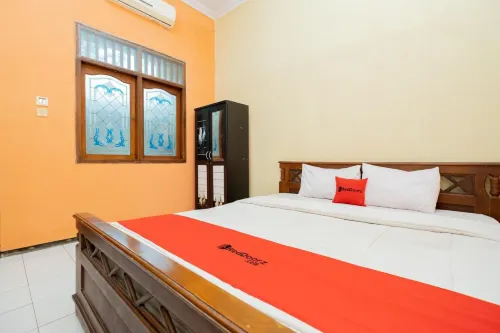 RedDoorz Syariah at Jalan Sunan Giri Tuban