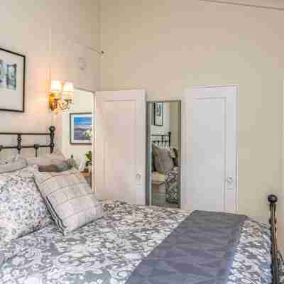 3795 the Artist's Way Apts Rooms