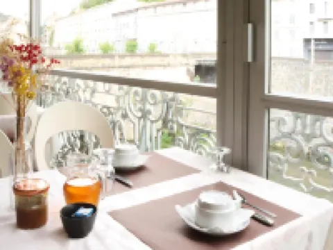 Hôtel le Lons フォアのホテル