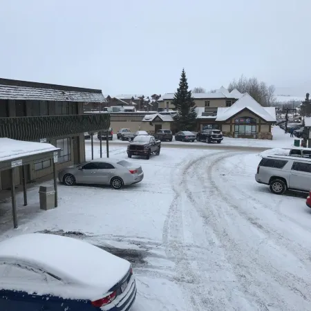 Snowshoe Motel