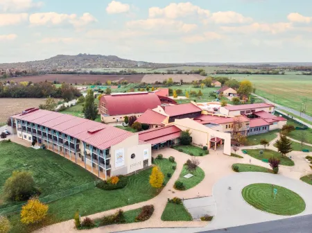 Vulkán Wellness Hotel & Camping