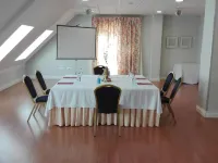 FC Infantas de León Hotels in Leon