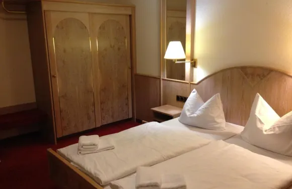 保齡球中心佐龐克餐廳酒店