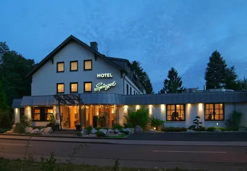 Hotel Spiegel فنادق في Rosrath