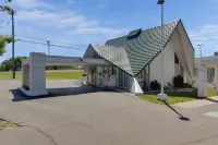 Wingate by Wyndham Geneva at Spire Academy