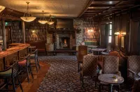 Kee's Hotel - bar