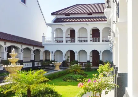 Daroessalam Syariah Heritage Hotel Отели в г. Purworejo