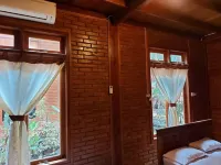 Roemah Kayu "Saragan" Hotel dekat Getuk Pojok Bu Endang ( pusat )