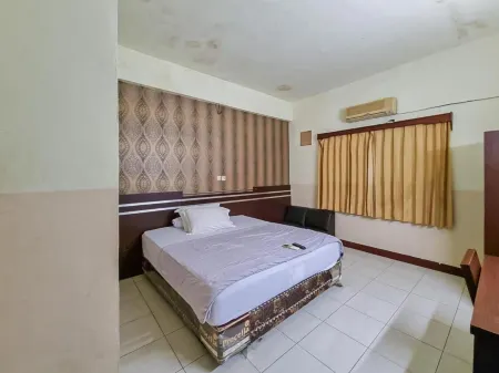 Hotel Halmahera Palangkaraya Mitra RedDoorz Отели в г. Паланкарая