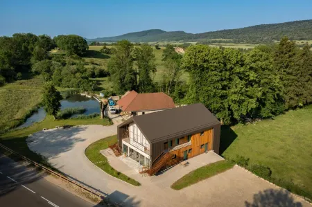 Hôtel En Tilleul Отели в г. Юра