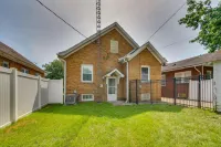 Charming Springfield Home 2 Mi to Downtown Hotels near Express Factory Outlet