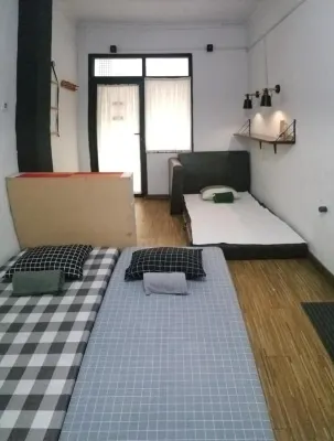 CoffeeBunk Hostel Các khách sạn ở Karawaci