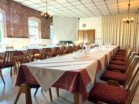 Hotel Orthwein -Kostenfreie Parkplätze- Отели в г. Вораталь