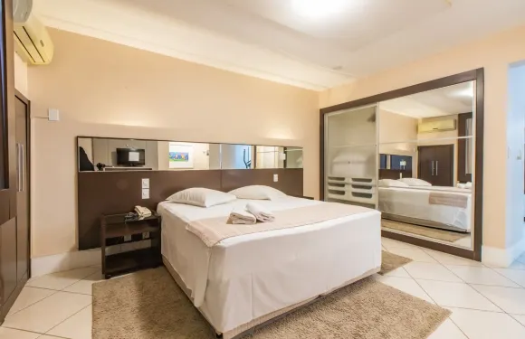 德盧波公寓酒店