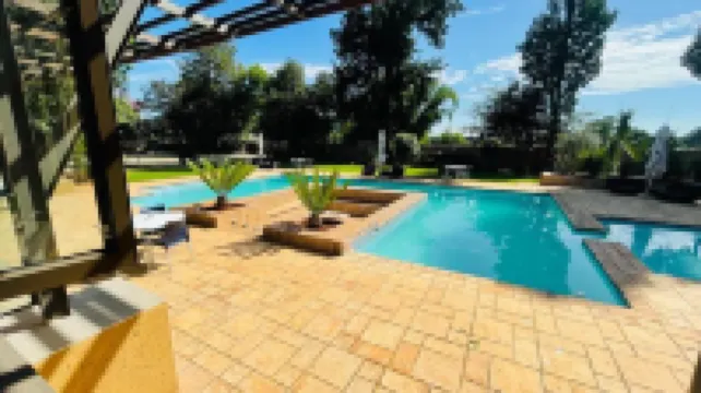 Manor Hills Guest Lodge