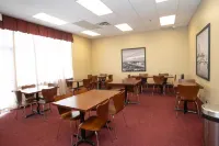 Super 8 by Wyndham Mississauga