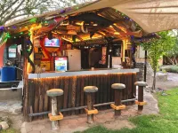 Frontier River Resort - bar