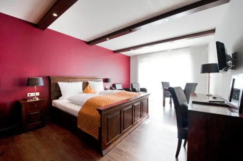 Riverside Hotel