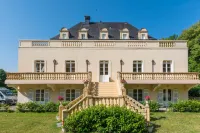 Château de Puy Robert Lascaux - A proximité Grotte de Lascaux - Hôtel Avec Piscine chauffée - Sarlat Hotels in Rouffignac-Saint-Cernin-de-Reilhac