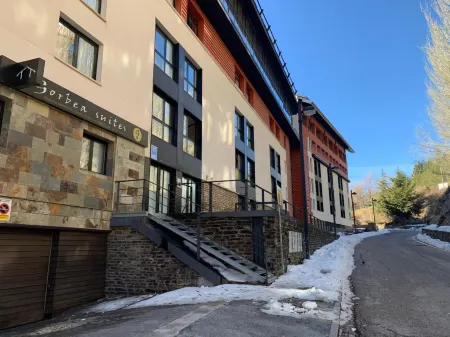 Apartamentos Gorbea Suites Отели рядом с достопримечательностью «Estación de esquí Sierra Nevada»