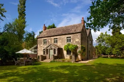 Hill Farm Hotels near Wheatley Windmill, Wheatley, Oxfordshire