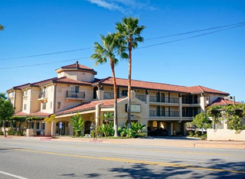 Lamplighter Inn & Suites