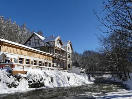 Bodetaler Basecamp Lodge - Boutique Lodge & Naturerlebnishotel Hotels in Elbingerode (Harz)