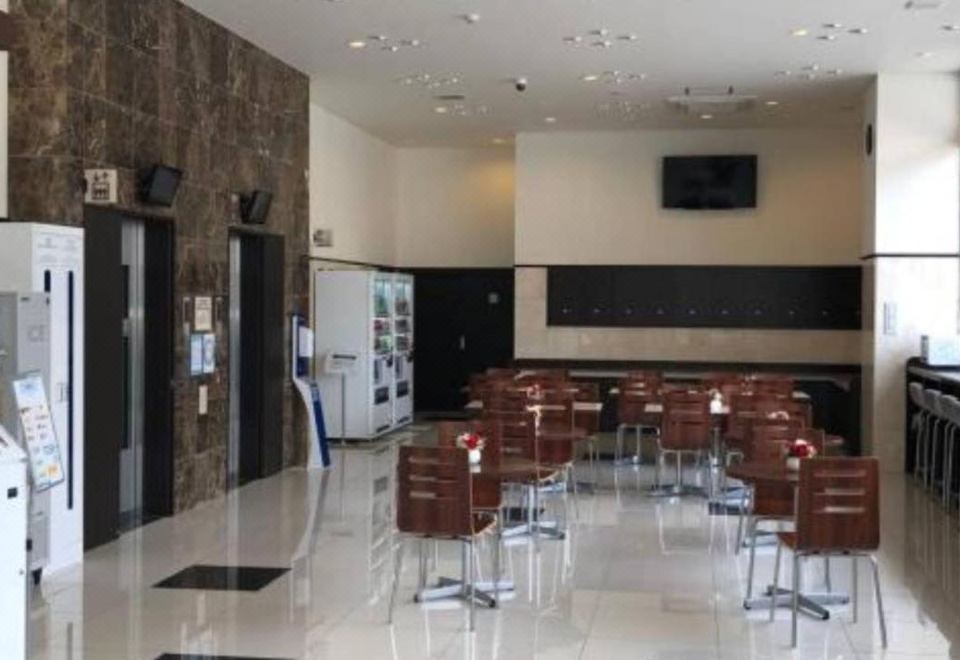 토요코 인 오사카 가도마-시 에키마에의 조식 공간