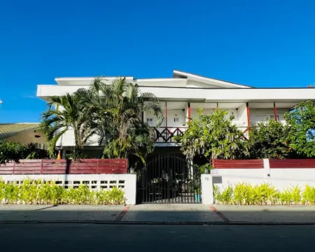 วิลลาฟามิริ โรงแรมในปารามารีโบ