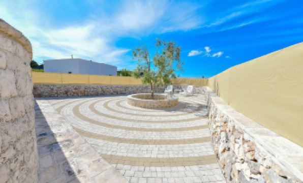 Trulli Colebè Con Piscina