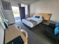 Country Gardens Motel