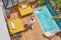 Pineapple House Boutique Hotel - Private Pools