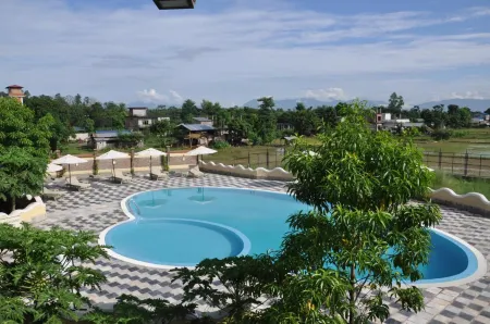 Green Park Chitwan Отели рядом с достопримечательностью «Chitwan Jungle Safari»