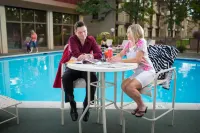 Maverick Hotel and Casino by Red Lion Hotels - piscina