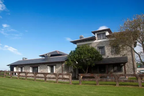 Casa Pacho Apartamentos Rurales Hotels in Valdes