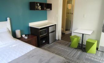 Waikiki Central Hotel - No Resort Fees